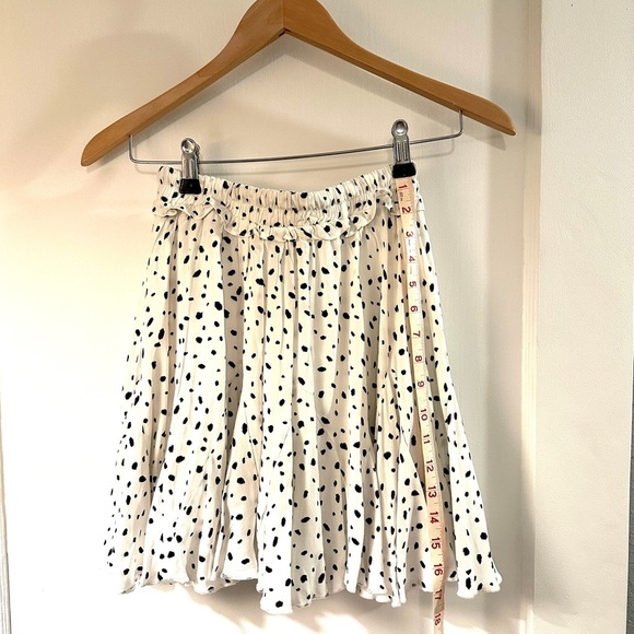 White pleated skort with black dots, Small, NWTS - Picture 2 of 5
